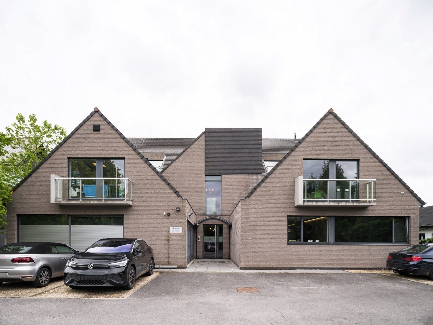 Opportunité d'investissement unique au cœur de Sint-Martens-Latem - Clinique privée prête à l'emploi et équipée professionnellement - photo 1