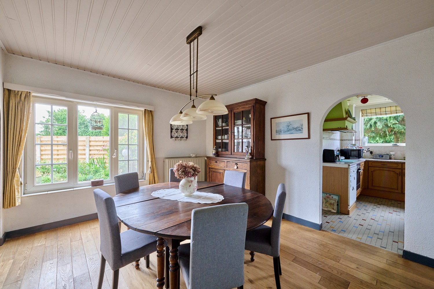 Vrijstaande karakteristieke woning met 4 slaapkamers gelegen op een fraai gelegen perceel - foto 3