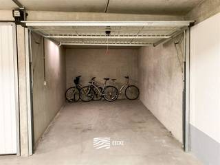Garage 1 gelegen op niveau -1Gesloten garagebox van 2,85 x 5m73Verkoop onder erfpachtInrit in de Lombardsijdestraat ...
