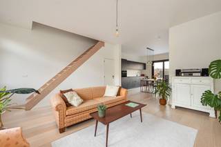  Appartement élégant et rénové dans l'un des quartiers les plus agréables d'Anvers. Dans ce magnifique duplex avec parquet clair, hauts plafonds...