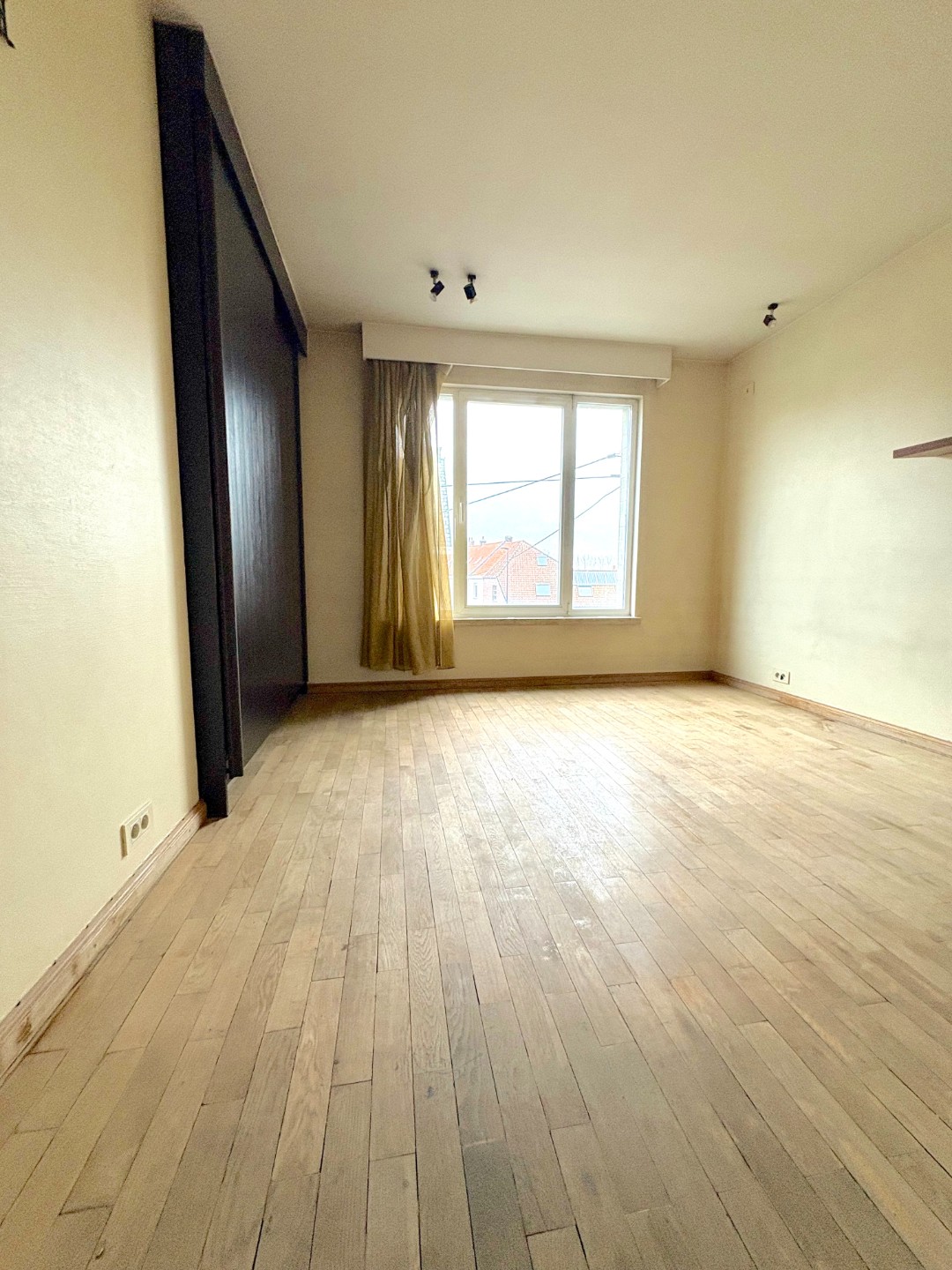 Lichtrijk duplex appartement met 3 slaapkamers en 2 badkamers in het charmante Outrijve (Avelgem)! - foto 4