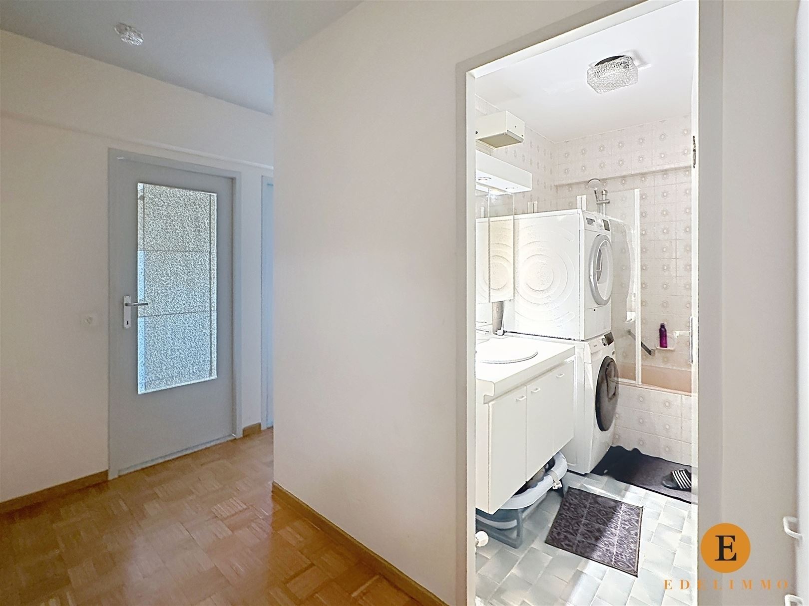 Centraal gelegen opbrengsteigendom met 2 slaapkamers en garagebox.  - foto 4