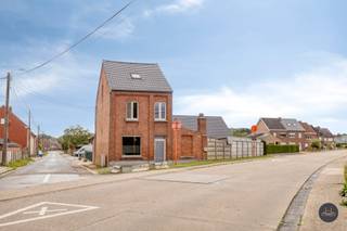 Meer info via stephanie.mottie@homixx.be of 016 199 348Deze verzorgde woning is gelegen op een omheind perceel van 2a82ca in de Leuvenseweg 5 te...