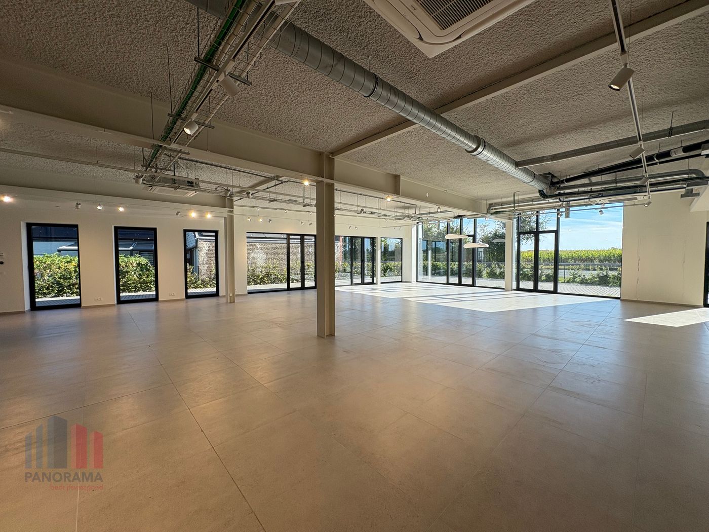 500 m² nieuwbouw kantoor/showroom op unieke zichtlocatie te Oudenaarde - photo 5