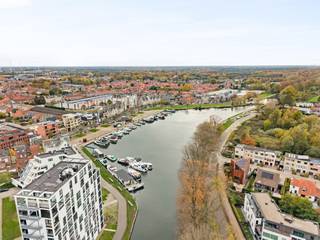 Langs het kanaal Dessel-Schoten, op de terreinen van de voormalige ANCO fabriek te Turnhout is dit TOP afgewerkte appartement op de 8de verdieping...