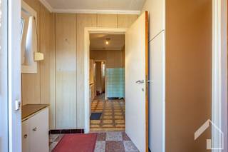 Maison de 350 m², destinée à être "vidée" ou éventuellement démolie. EPC : ......... (label .....). Disponible par acte notarié...