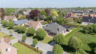 Mooie, goed onderhouden, ruime én instapklare woning in een rustige woonwijk, op wandelafstand van het centrum van De Pinte, met een zeer...