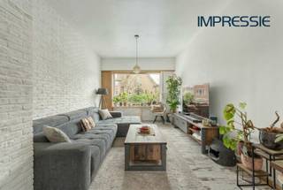 Deze woning bevindt zich in het centrum, vlakbij alle winkels, scholen en openbaar vervoer. Dankzij de centrale ligging geniet u van een...