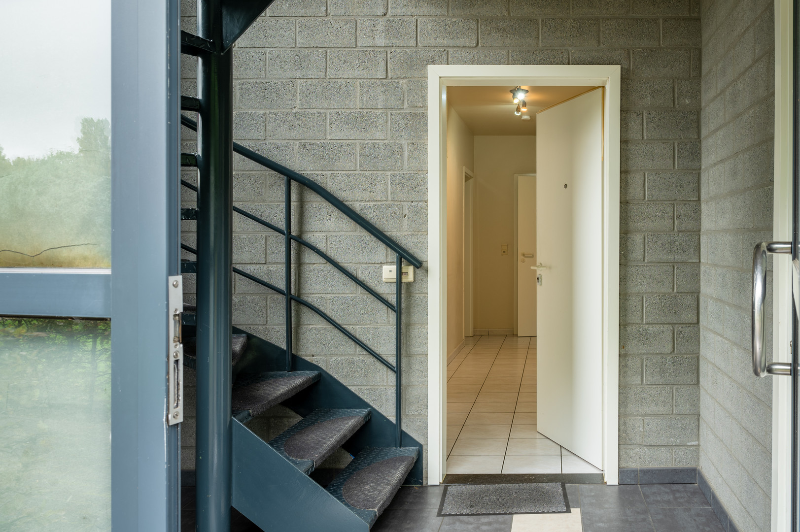 Centraal en rustig gelegen appartement met garage - foto 4