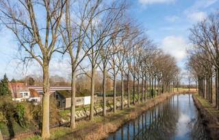 Verscholen in een oase van rust en groen, langs de oevers van de Schelde, bevindt zich deze  volledig te renoveren of te slopen woning !Hier ervaart...