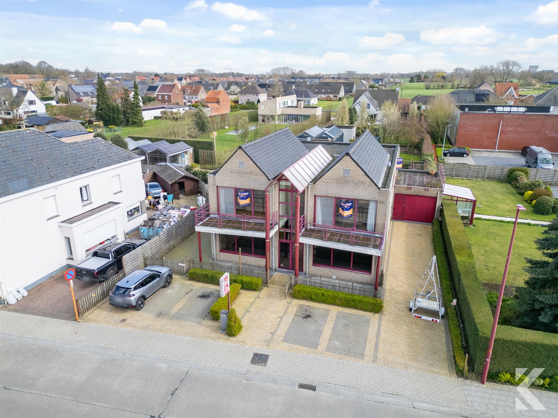 Uniek handelspand met woonst, topligging en ruime parking  - foto 4