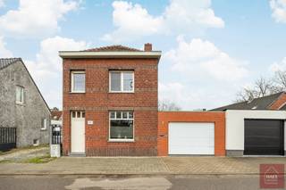Charmante woning met ruime garage en gezellige leefruimte. Ontdek deze ééngezinswoning met een praktische indeling en een...