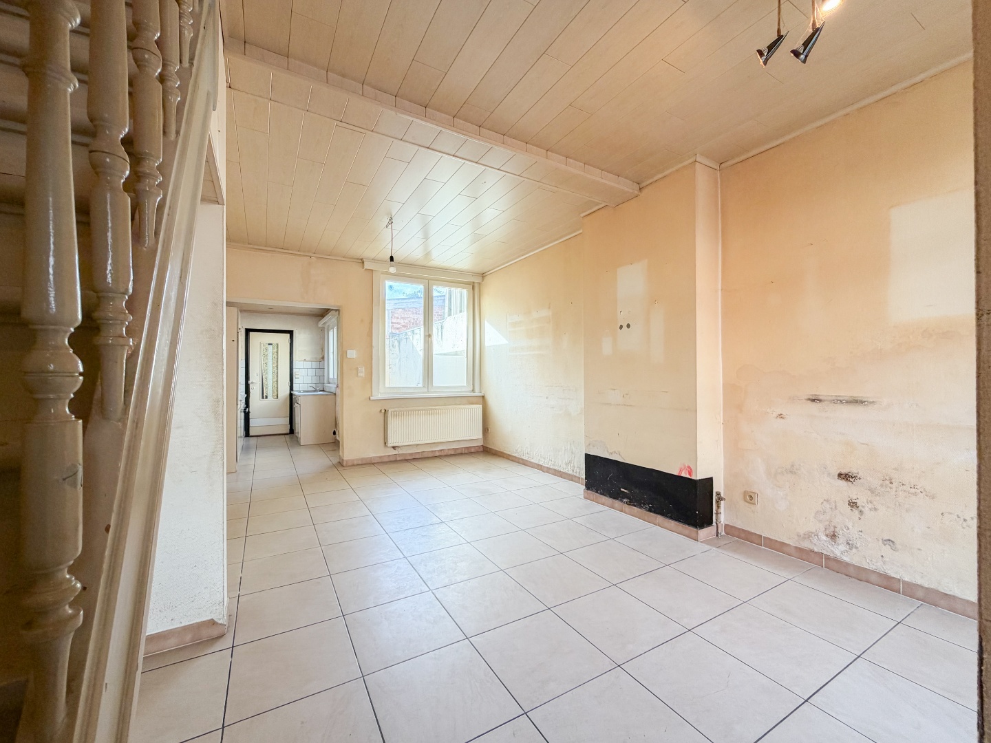 Te koop, te renoveren woning met stadskoertje te Sint-Amandsberg. - foto 5