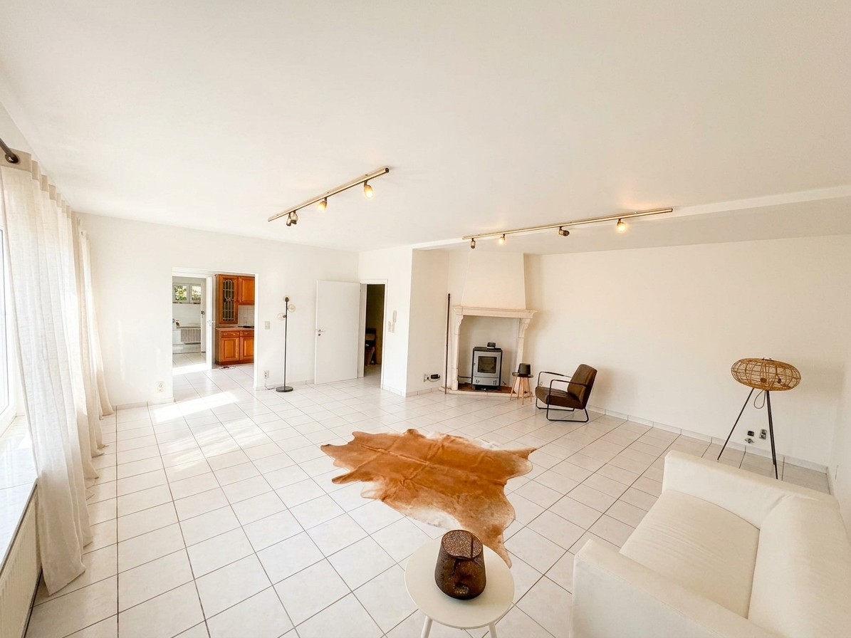 SUPER RUIM APPARTEMENT INCLUSIEF RUIME GARAGEBOX - foto 2