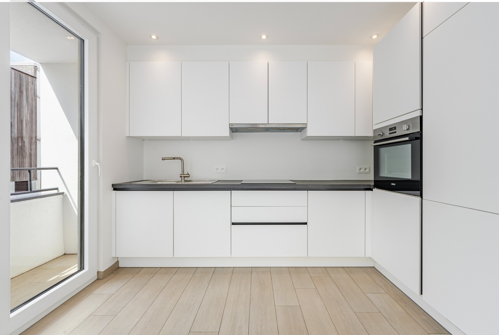 Lichtrijk en instapklaar hoekappartement in volledig vernieuwde residentie - foto 5