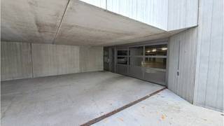 Ondergrondse AUTOSTANDPLAATS te koop in de Witte Molenstraat 17 in Sint-Michiels Brugge. + Praktische ( extra ) parkeerplaats voor de bewoners van de...