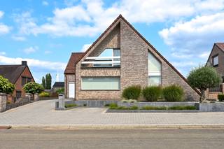 Immo Mezza presenteert met trots deze ruime en comfortabele woning aan de Dahlialaan 24 te 3583 Paal (Beringen). Een unieke kans om te wonen in...