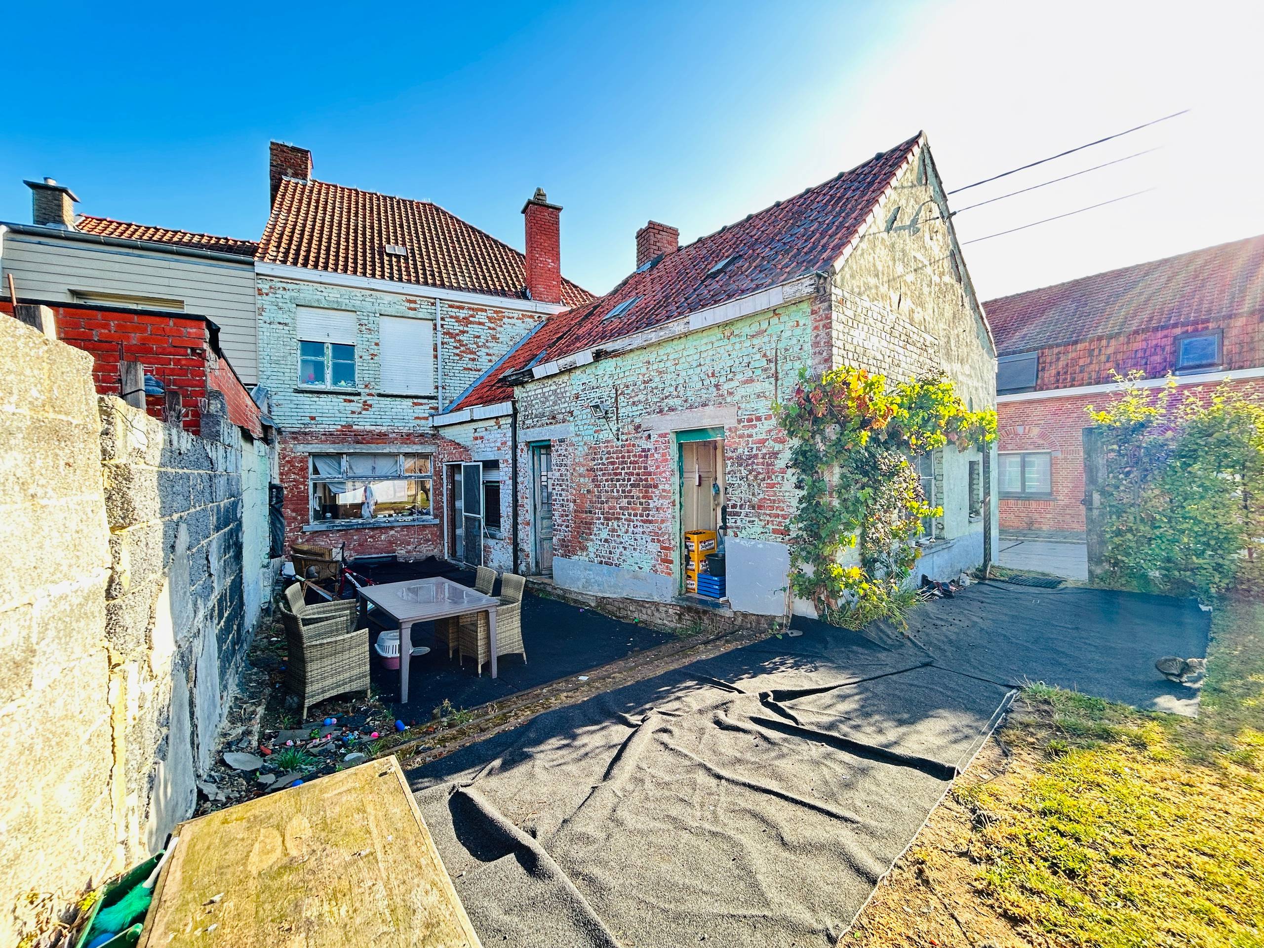 Hoekwoning met garage en tuin. - foto 3