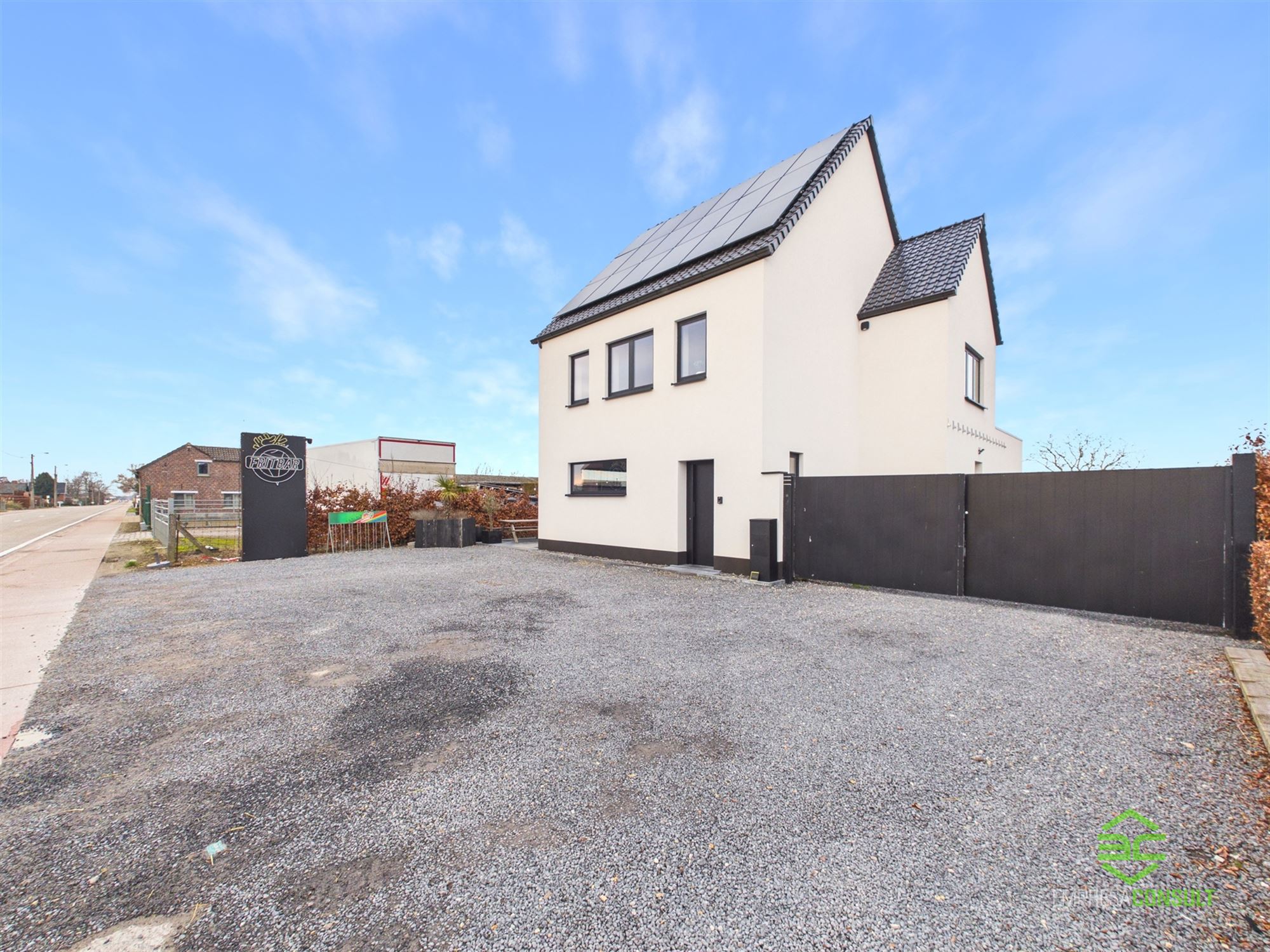 Instapklare gerenoveerde woning met zwembad op 22a 82ca! - foto 2