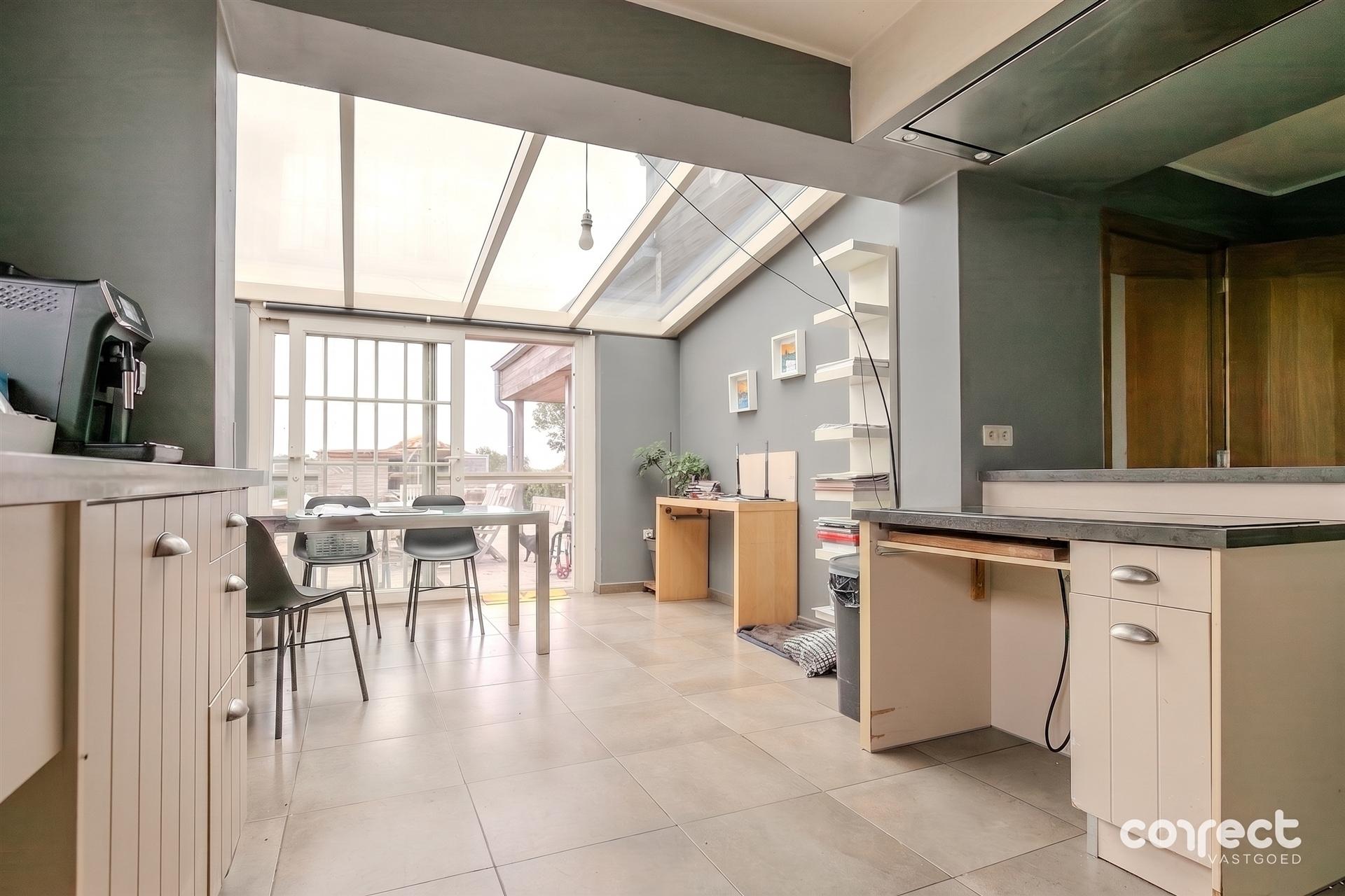Landelijk gelegen woning op ruim perceel nabij de kust. - foto 4
