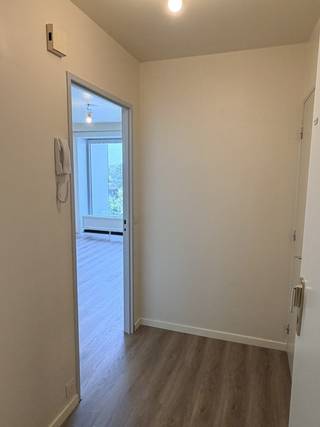 Ontdek deze ruime, lichtrijke studio op een gunstige ligging nabij Leuven. Dankzij de vlotte verbindingen met de E40 en E314 en de nabijheid van...