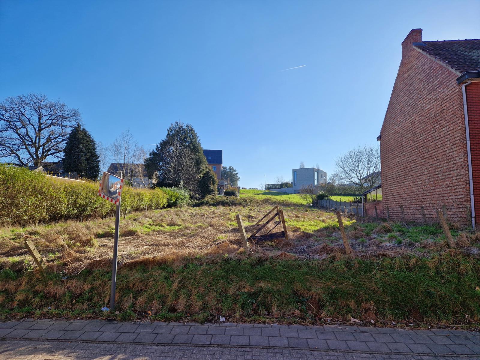 Bouwgrond voor open of halfopen met gesloten bebouwing met zuidgerichte tuin(en). - foto 4