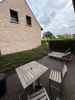 In het centrum van Elversele hebben we dit exclusief en luxueus recent BEN appartement op het gelijkvloers te huur. Ideale ligging, rustig maar...