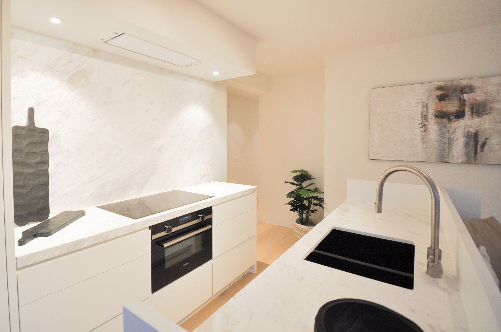 Appartement d'angle entièrement rénové, situé à quelques pas de la mer. - photo 4