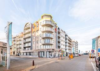 Penthouse appartement met 2 slaapkamers te koop in de residentie Eos. Deze residentie geniet van de ideale ligging voor uw verblijf aan zee: pal...