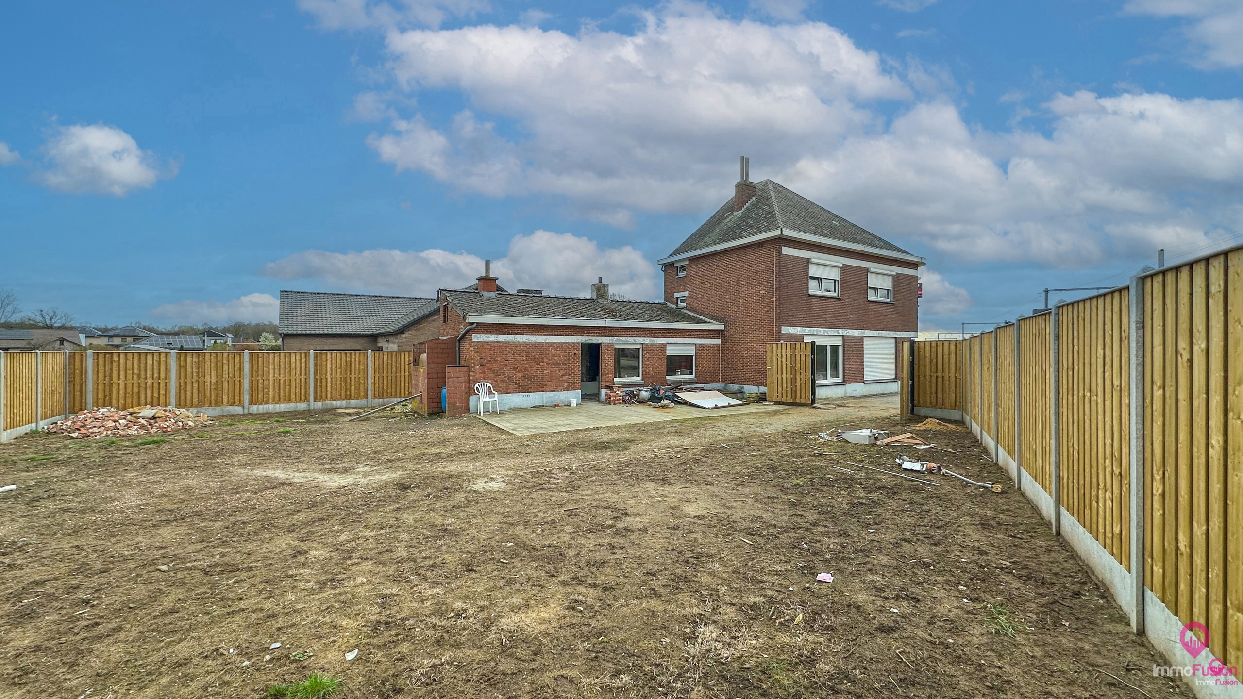 Uniek renovatieproject op centrale ligging met grote tuin! - foto 3