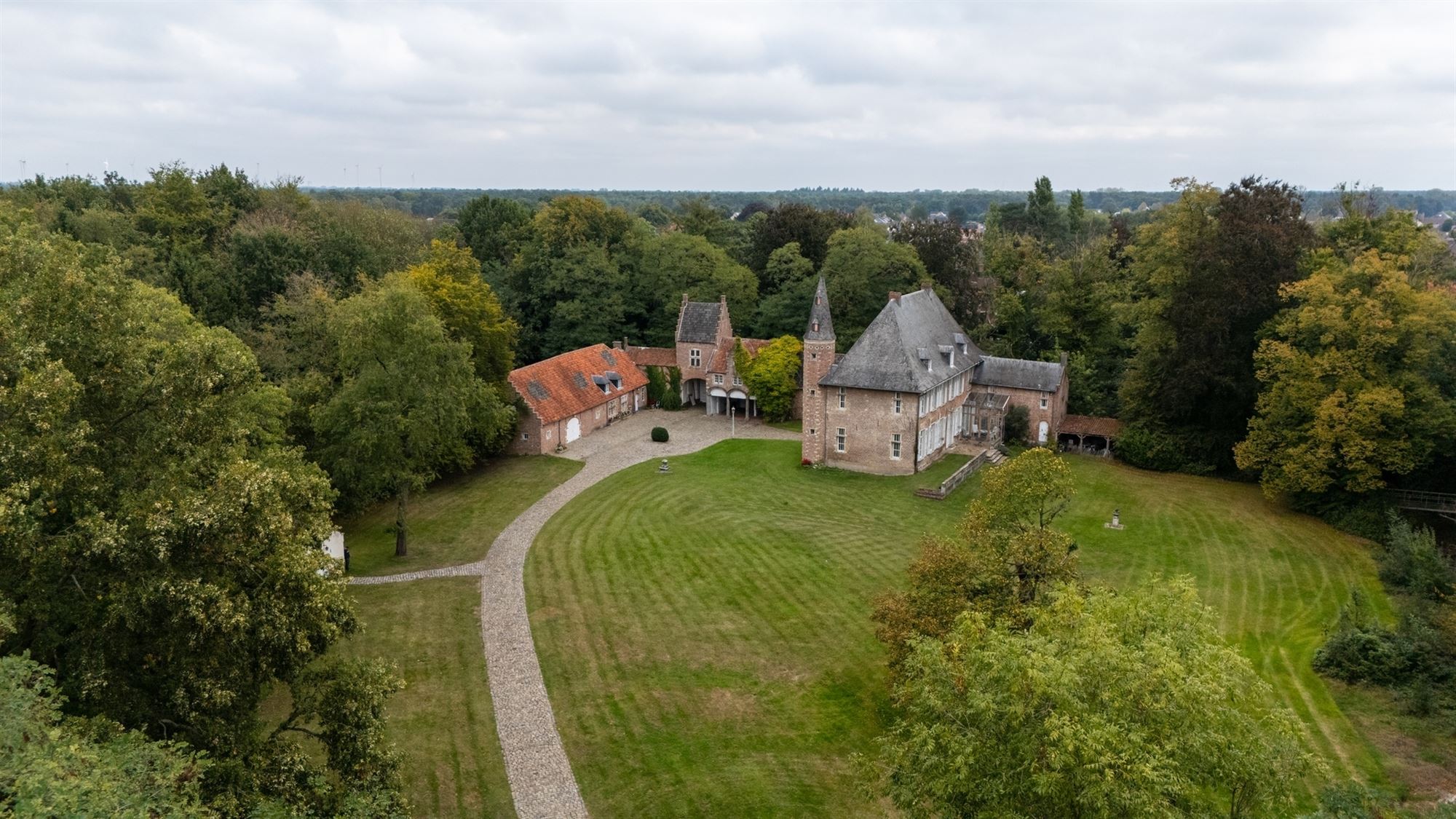 Kasteelhoeve op uniek perceel en oneindig potentieel - foto 5