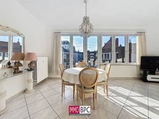 <p><span>Charming small 75 m² apartment with 2 bedrooms and garage.</span></p><p><span>Located on the 2nd floor of’a small condominium in a quiet neighborhood yet close to all amenities.</span></p><p><span>This apartment will seduce you with its great luminosity and its lovely unobstructed view.</span></p><p><span>It also boasts’a small rear terrace overlooking the gardens, as well as’a cellar and room for bikes and children's car’.</span></p><p><span>Low charges, very low property tax.</span></p><p><span>To visit tel : 02/420 00 28 or info@immobpc.be</span></p><p><span> </span></p>