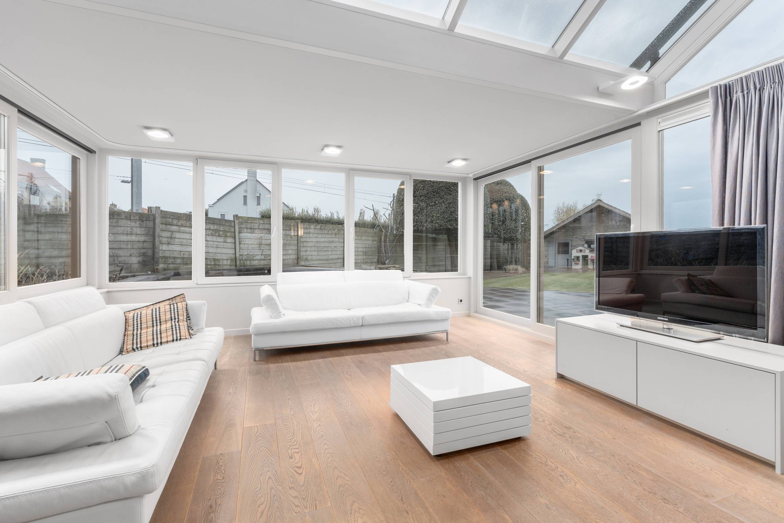 Woning met kantoorgebouw en loodsen in Avekapelle - foto 3