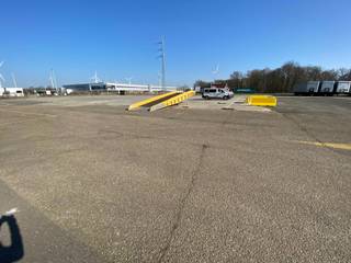 Buiten Terrein te huur 5.000m² tot 18.000m²incl.- weegbrug- volledig omheind- camera bewaking...