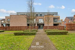 Voor meer info en foto’s, surf naar www.swevers.be – Dit instapklare appartement op de eerste verdieping in Heusden-Zolder werd gebouwd in 2016...