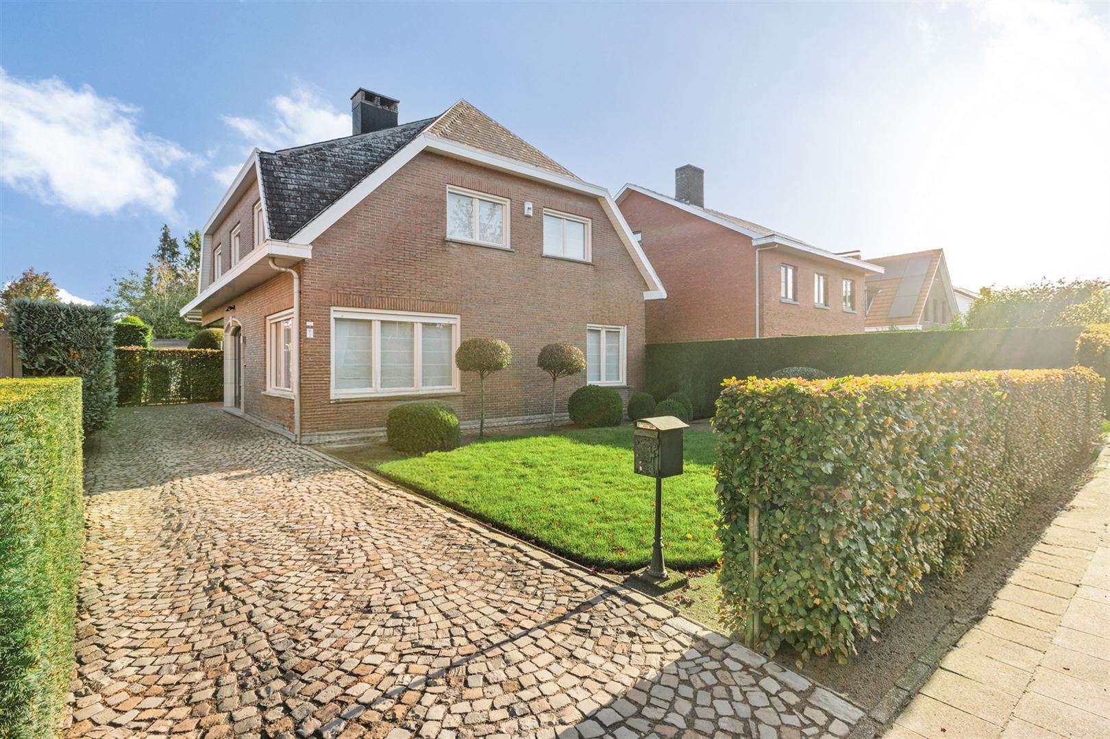 Prima onderhouden woning met 4 slaapkamers en prachtige tuin. - foto 1