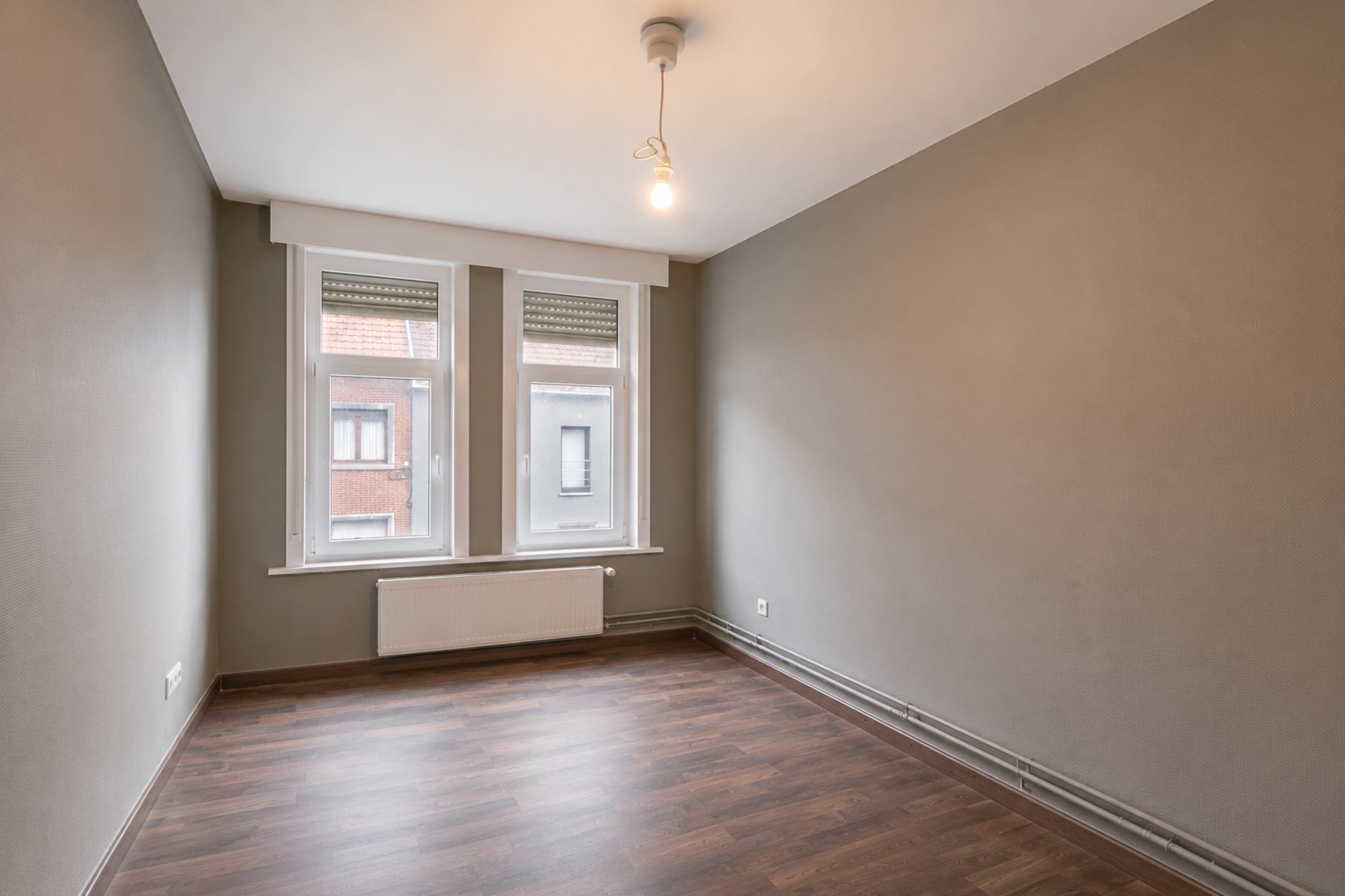 Te renoveren woning met 3 slaapkamers in centrum Eernegem - foto 5