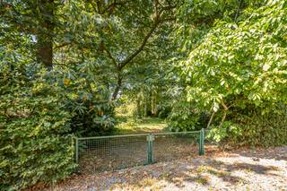 We vinden dit <span>unieke bouwperceel </span><span><span> in</span></span> de Hertogenlaan, een rustige en kindvriendelijke straat in het residentiële en "groene" Linden.<br />Dit perceel biedt een zeldzame combinatie van een mooie grootte, <span>indrukwekkende straatbreedte</span> (42 m) en -diepte (52 m) én een <span>uitstekende Zuid oriëntatie.</span> Hierdoor zijn er bijzonder mooie mogelijkheden voor de realisatie van een ruime vrijstaande villa.<br />Bouwgronden met deze kenmerken zijn bijzonder schaars (lees : onbestaande) in Linden.<br />Bouwvoorschriften (lot 224 - zie vastgoedinfo):<br />bouwvrije zijdelingse strook: 8 m<br />maximale bouwdiepte: 18 m<br />bouwbreedte: minimaal 14 m en maximaal 22 m<br />maximale kroonlijsthoogte: 5,9 m vanaf het normale grondpeil<br />Een unieke opportuniteit voor wie royaal en rustig wil wonen in één van de meest geliefde residentiële omgevingen nabij Leuven, mét een uitzonderlijk bouwperceel als extra troef.<br /><br />Voor meer info kan u mij bereiken via ludovic@immojanstas.be of 0496/522123.<br /><br />Bijkomende info (bodemattest, vastgoedinfo, enz...) kan U hier downloaden ↓