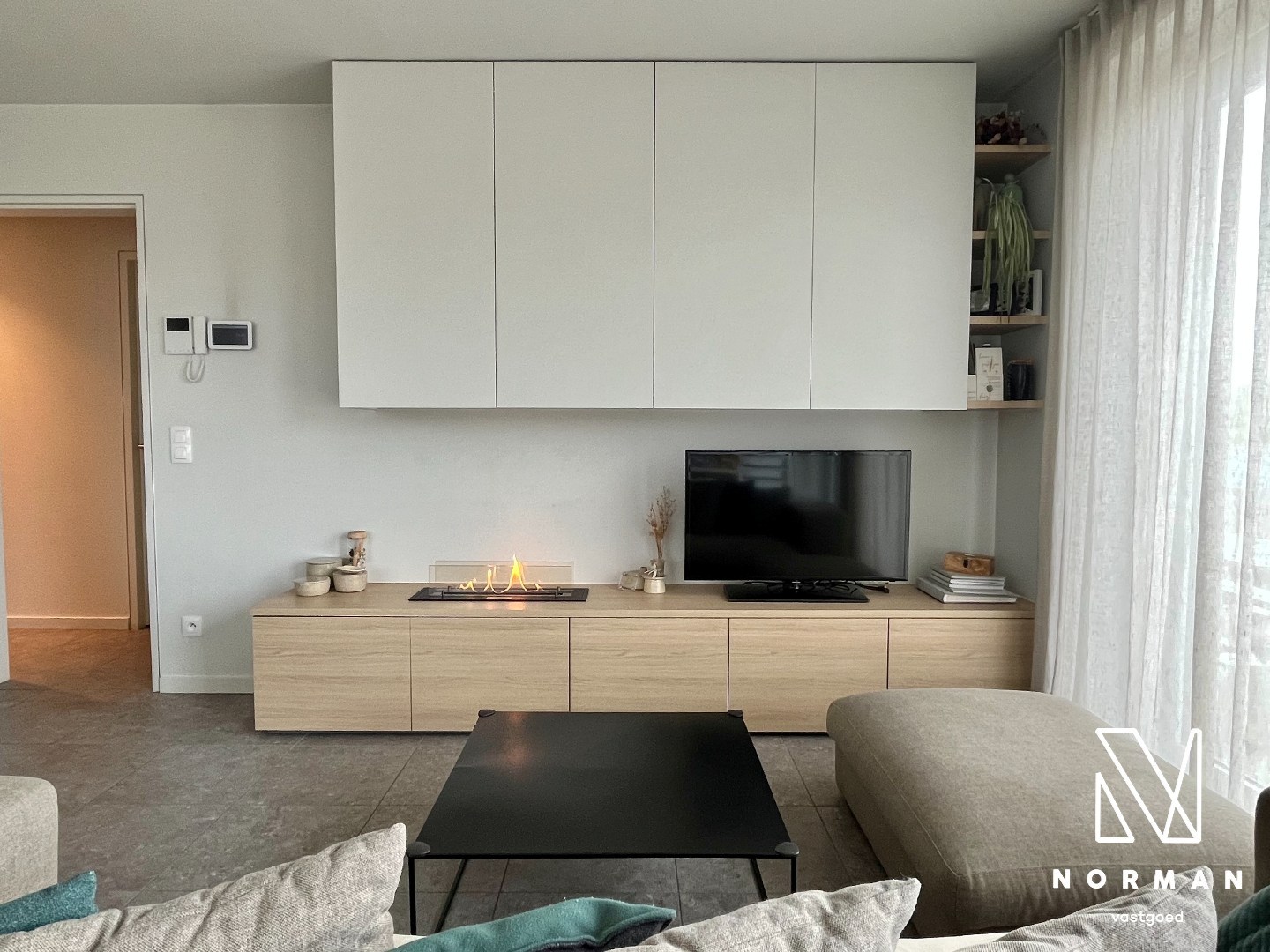 Dit modern afgewerkt appartement bevindt zich op de tweede verdieping van een recente residentie. - foto 3