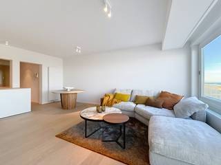 Dit appartement (type doorloper) werd volledig gerenoveerd met hoogwaardige materialen en ingemaakte kasten.  De indeling is als volgt:...