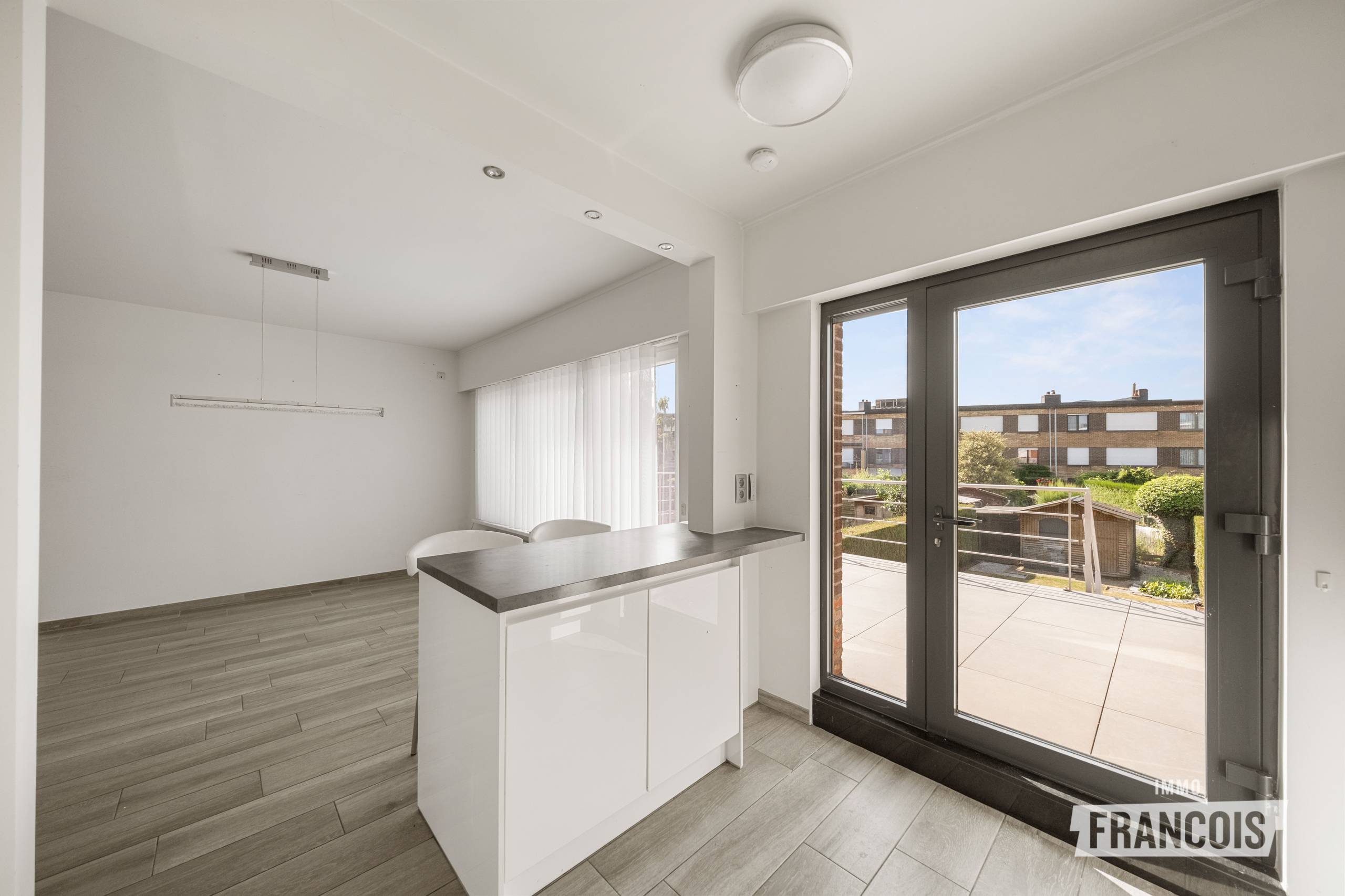 Gerenoveerde bel-etage woonst met 3 slaapkamers te koop te Oostkamp - foto 4