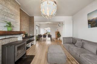 Deze instapklare halfopen bebouwing met oprit en garage is gelegen nabij Bredene Dorp, waar u geniet van een prachtig open zicht over de...