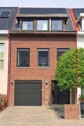 Aartselaar: Hoevelei 112 bel-etagewoning Op een topligging, op wandelafstand van het centrum van Aartselaar, bevindt zich deze ruime en...
