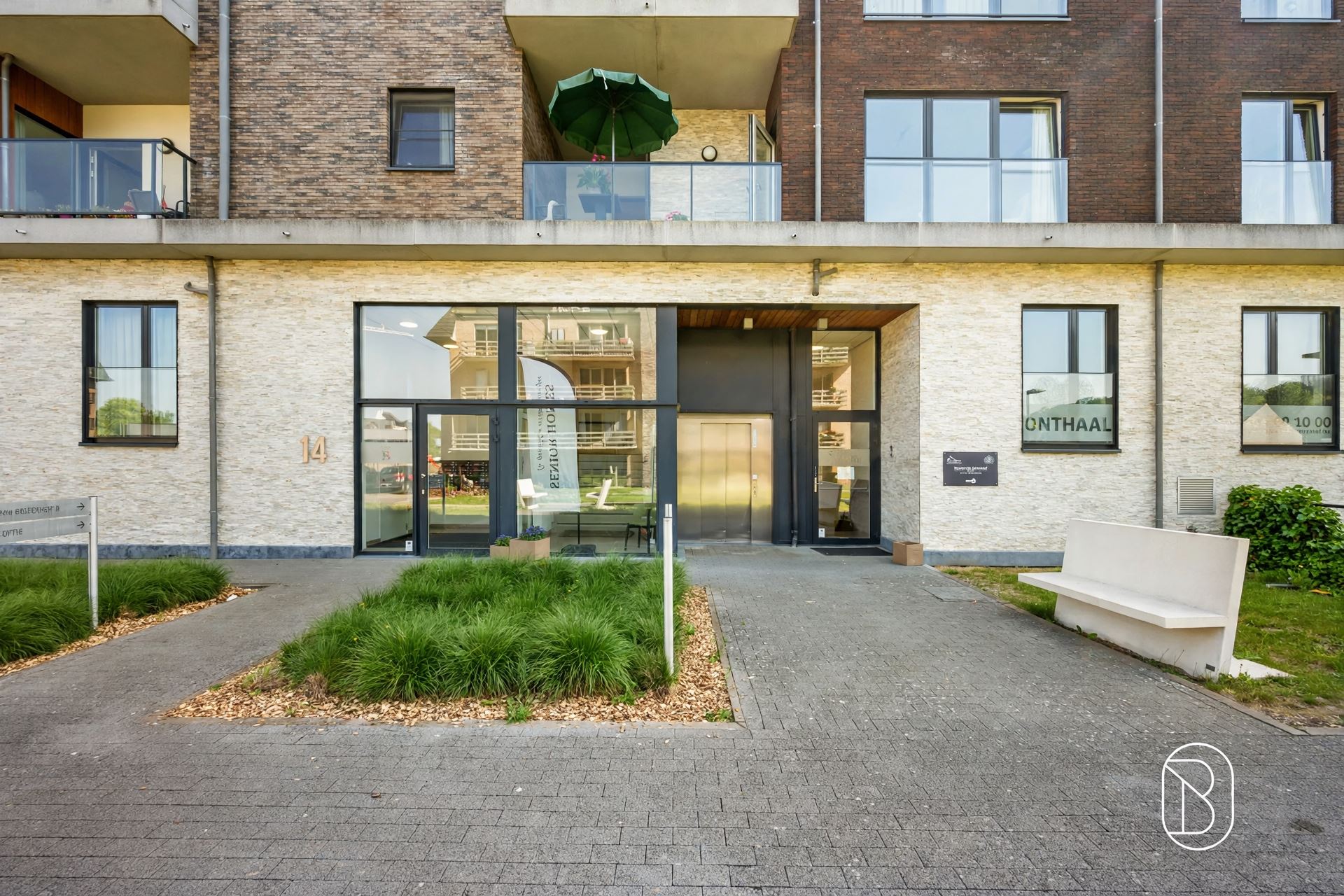 IDEALE INVESTERING! Moderne assistentieflat met terras - foto 4