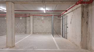 Ben je op zoek naar een brede autostaanplaats (3,67 of 4,11m breed)met berging? Dan is dit een uitgelezen kans! Deze autostaanplaats ligt...