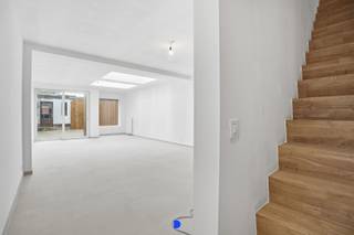 Mooie & vakkundig gerenoveerde woning met aangename leefruimtes & 4 slaapkamers nabij het centrum van Roeselare & het Geitepark.Leuke stadstuin met...