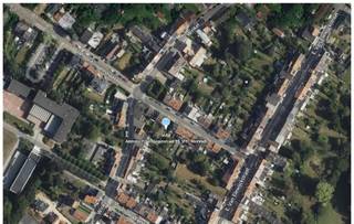 Goed gelegen bouwgrond met 2 garages, geschikt voor het bouwen van een 2- gevelwoning, in Wemmel.De bouwgrond is 145 m² groot .De breedte van...