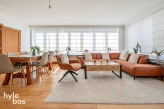 In het centrum gelegen instapklaar, zeer lichtrijk en energiezuinig appartement. Het gerenoveerde appartement is gelegen op de derde verdieping...