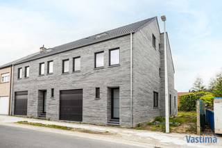 Welkom in jouw toekomstige thuis: een bijzonder ruime, lichtrijke en tijdloze nieuwbouwwoning met tuin en inpandige garage. Deze woning biedt...