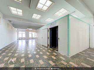 <p>Dit stevig pand met unieke waaier aan mogelijkheden heeft een bruikbare vloeroppervlakte van 460m2 en een gevelbreedte van 10 meter.</p>
<p>Deze veelzijdige eigendom met op het gelijkvloers een inkomhal, polyvalente ruimte van ca 220 m2 (3,20 meter plafondhoogte), bureel, droge kelder, tuin/koer met berging kan gebruikt worden als winkel, opslagruimte, praktijkruimte, atelier, toonzaal, loft… Ideaal voor wie ruim wil wonen in een rustige buurt, een zelfstandig of vrij beroep, voor wie wonen en werken wil combineren of op zoek is naar een interessante investering/project.</p>
<p>Op het verdiep is een lichtrijke leefruimte, keuken, badkamer (bad, toilet en lavabo), berging, 2 slaapkamers en een vaste trap naar een grote zolder die kan afgewerkt worden met extra slaapkamers. Dankzij de 2 afzonderlijke ingangen biedt het pand heel wat mogelijkheden.</p>
<p>Vlotte verbinding naar winkels, openbaar vervoer, scholen, E40, 5 minuten van centrum Oostende, op 3 minuten van natuurdomein ’t Bosje, 10 minuten van zee en strand .</p>
<p>Deze woning is te koop zonder makelaar via het concept van Smart Houses! Verdere info of bezoek? Contacteer rechtstreeks de eigenaar via +32479332527</p>